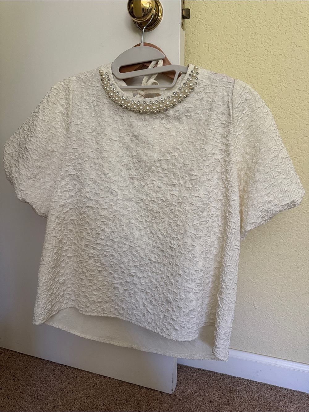 Pearl-Embellished White Textured Short Sleeve Top with Puffy Sleeves. size L
